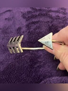 🎉CLEARANCE🎉 Ethnic Arrow Cuff Bracelet in Silver-Tone. NWT.